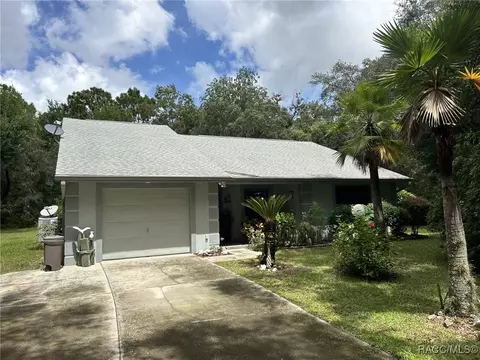 515 E Lancaster St, Lecanto, FL 34461