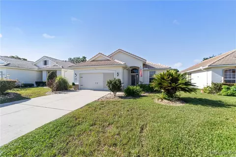 Exterior - 902 W Silver Meadow Loop, Hernando, FL 34442 photo 3 of 13