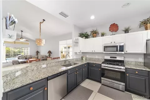 Kitchen - 902 W Silver Meadow Loop, Hernando, FL 34442 photo 3 of 5