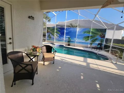 Exterior - 902 W Silver Meadow Loop, Hernando, FL 34442 photo 8 of 13