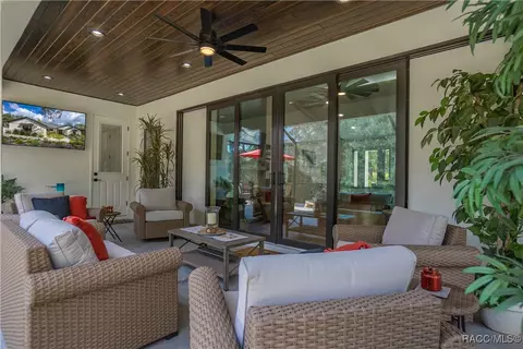 Exterior - 667 E Reehill St, Lecanto, FL 34461 photo 9 of 18