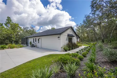 Exterior - 667 E Reehill St, Lecanto, FL 34461 photo 2 of 18