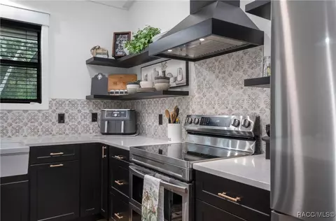 Kitchen - 667 E Reehill St, Lecanto, FL 34461 photo 6 of 6