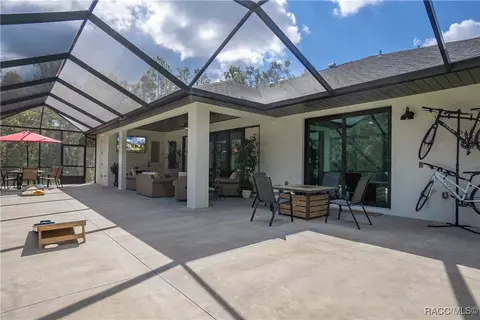 Exterior - 667 E Reehill St, Lecanto, FL 34461 photo 10 of 18