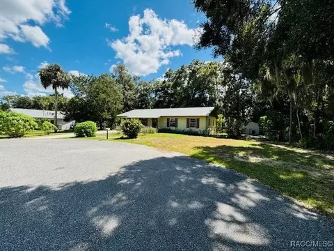 8490 W Buckwood Ct, Homosassa, FL 34448