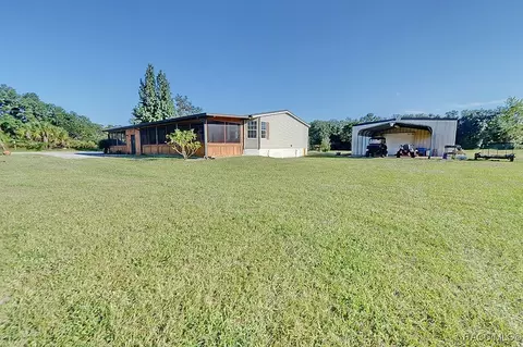 8670 Paint Ct, Crystal River, FL 34428