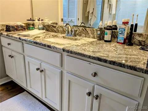 Bath - 168 E Hartford St, Hernando, FL 34442 photo 3 of 6