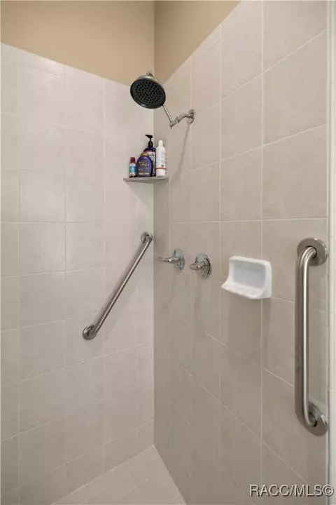 Bath - 1527 N Killebrew Pt, Hernando, FL 34442 photo 2 of 5