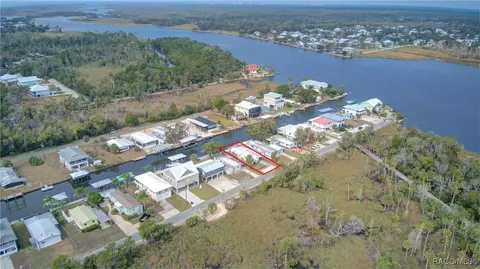 2808 N Comanche Pt, Crystal River, FL 34429