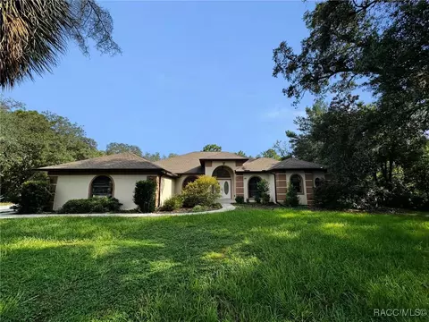 3573 W Promontory Dr, Beverly Hills, FL 34465
