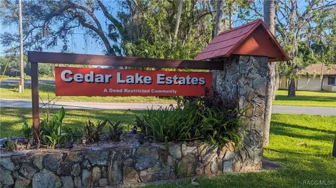 11122 W Cedar Lake Dr, Crystal River, FL 34429