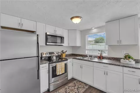 Kitchen - 4 Daniel Ct, Beverly Hills, FL 34465 photo 1 of 2