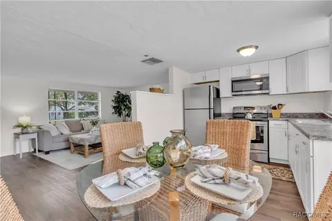 Dining - 4 Daniel Ct, Beverly Hills, FL 34465 photo 2 of 2