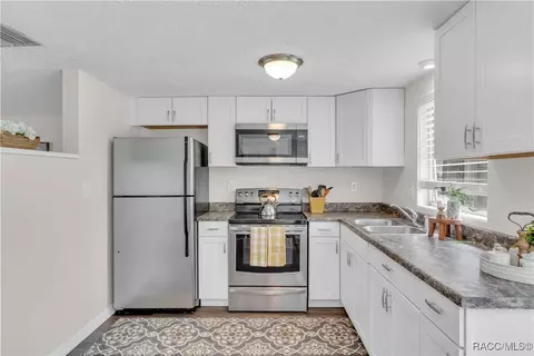 Kitchen - 4 Daniel Ct, Beverly Hills, FL 34465 photo 2 of 2