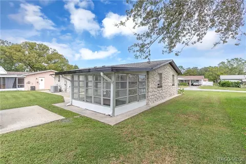 Exterior - 4 Daniel Ct, Beverly Hills, FL 34465 photo 4 of 4
