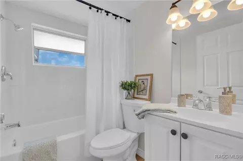 Bath - 4 Daniel Ct, Beverly Hills, FL 34465 photo 1 of 2