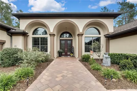 38 Village Center Dr, Homosassa, FL 34446