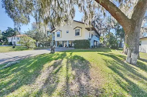 1860 NW 17th St, Crystal River, FL 34428