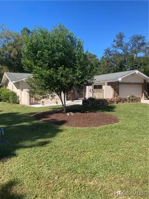 4 Pine Dr, Homosassa, FL 34446