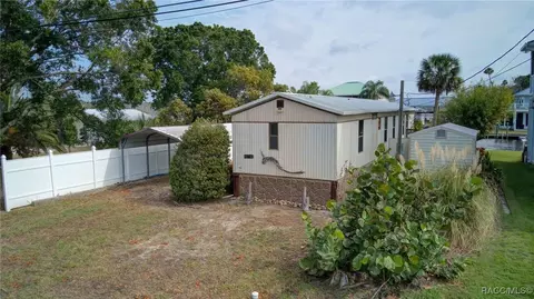 2875 N Seneca Pt, Crystal River, FL 34429