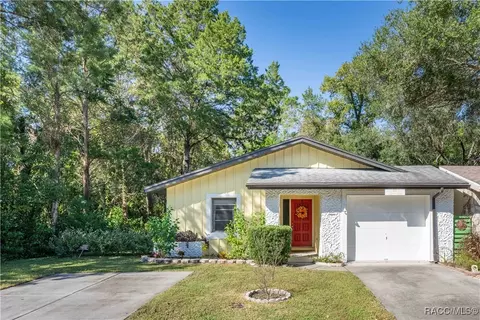 28 Dogwood Dr, Homosassa, FL 34446