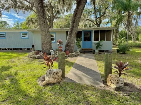 5582 S Magnolia Ave, Homosassa, FL 34448
