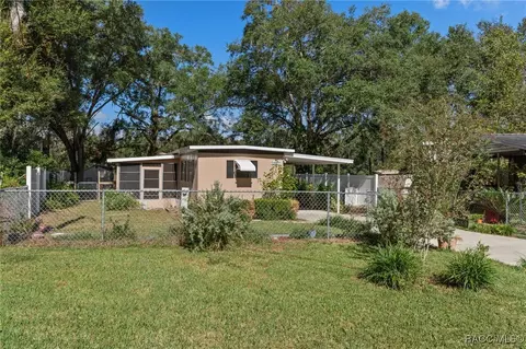 8059 E Southlake Dr, Floral City, FL 34436