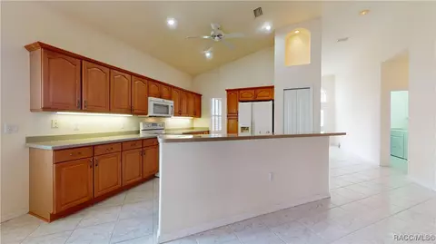 Kitchen - 253 W Doerr Path, Hernando, FL 34442 photo 2 of 3
