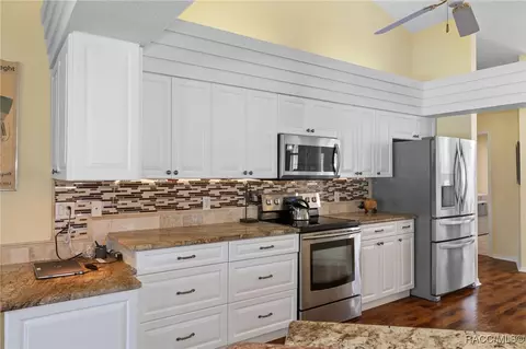 Kitchen - 409 E Dakota Ct, Hernando, FL 34442 photo 2 of 5