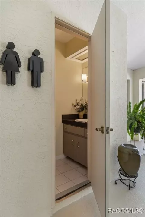 Bath - 409 E Dakota Ct, Hernando, FL 34442 photo 7 of 7