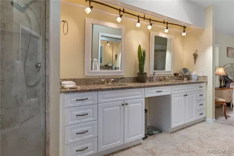 Bath - 409 E Dakota Ct, Hernando, FL 34442 photo 4 of 7