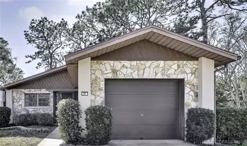 37 Chinaberry Cir, Homosassa, FL 34446