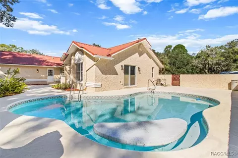 9841 N Snowball Pt, Crystal River, FL 34428