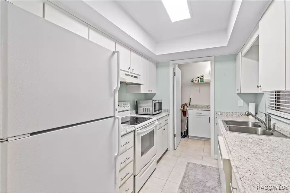 Kitchen - 600 E Gilchrist Ct #2A, Hernando, FL 34442 photo 1 of 3