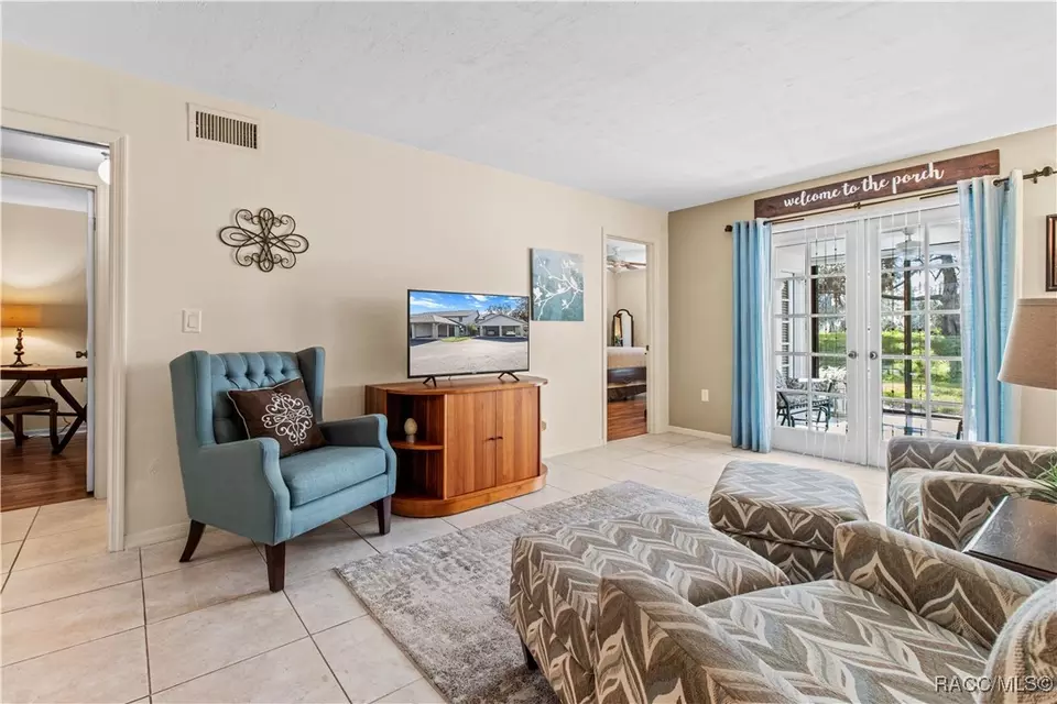 Living - 600 E Gilchrist Ct #2A, Hernando, FL 34442 photo 3 of 3