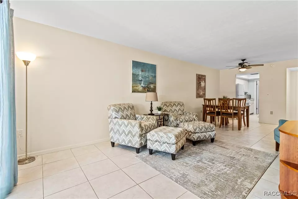 Living - 600 E Gilchrist Ct #2A, Hernando, FL 34442 photo 2 of 3