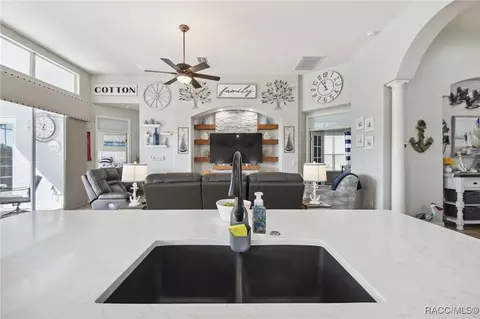 Kitchen - 140 W Doerr Path, Hernando, FL 34442 photo 8 of 11
