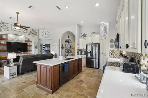 Kitchen - 140 W Doerr Path, Hernando, FL 34442 photo 10 of 11