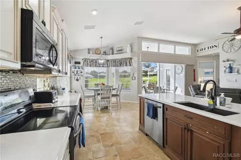 Kitchen - 140 W Doerr Path, Hernando, FL 34442 photo 7 of 11