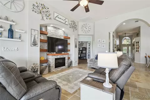 Living - 140 W Doerr Path, Hernando, FL 34442 photo 2 of 2