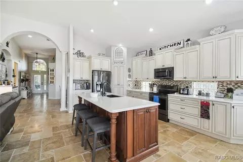 Kitchen - 140 W Doerr Path, Hernando, FL 34442 photo 3 of 11