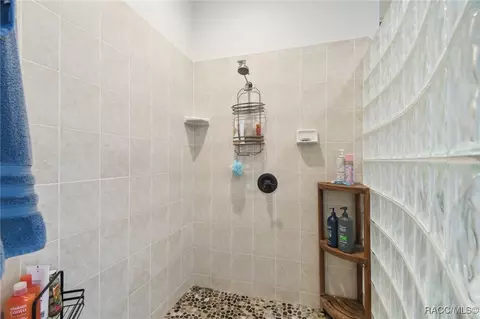 Bath - 140 W Doerr Path, Hernando, FL 34442 photo 5 of 7