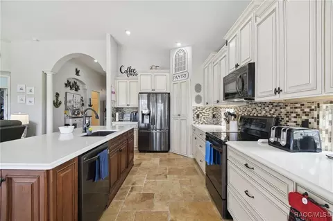 Kitchen - 140 W Doerr Path, Hernando, FL 34442 photo 11 of 11