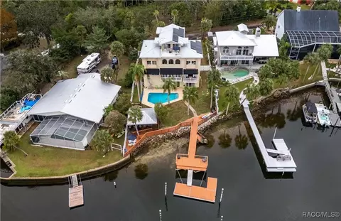 1294 N Circle Dr, Crystal River, FL 34429