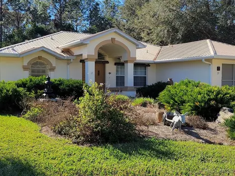 27 Greeentree St, Homosassa, FL 34446
