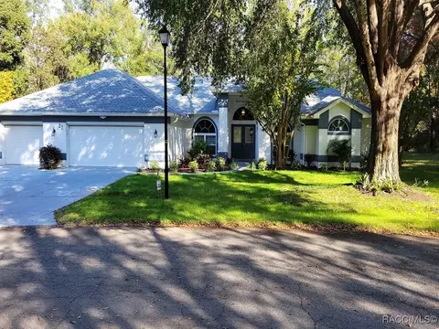 22 Geranium Ct, Homosassa, FL 34446