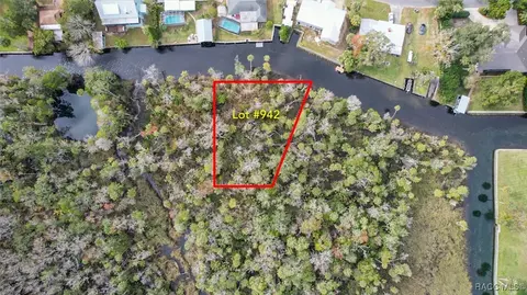 942 N Michael Brunn Pt, Crystal River, FL 34429