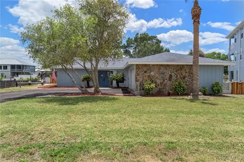 11830 W Coquina Ct, Crystal River, FL 34429