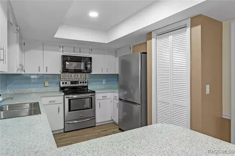 Kitchen - 5992 E Devon Ln, Inverness, FL 34452 photo 3 of 4