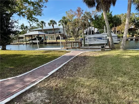 2236 N Watersedge Dr, Crystal River, FL 34429